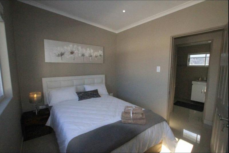 To Let 2 Bedroom Property for Rent in Green Point Western Cape